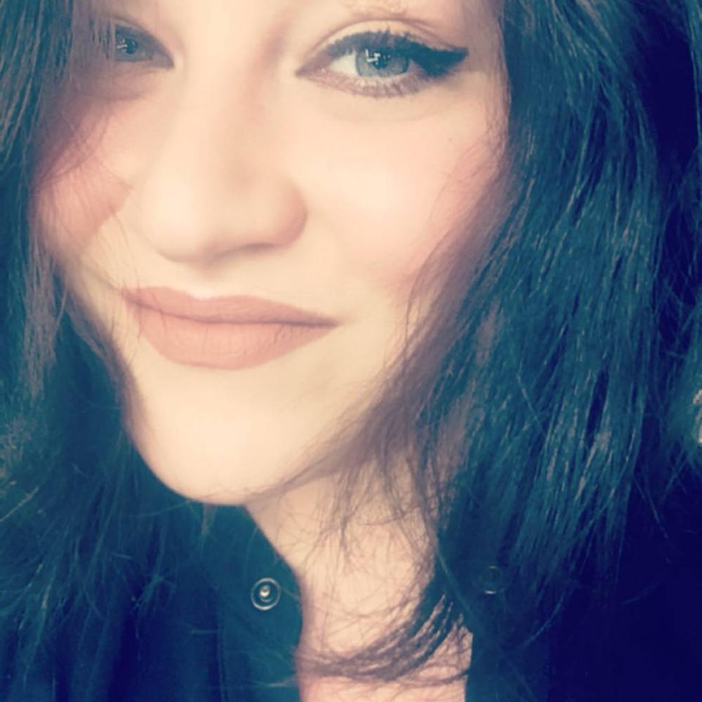 Meet your Posher, Cassandra